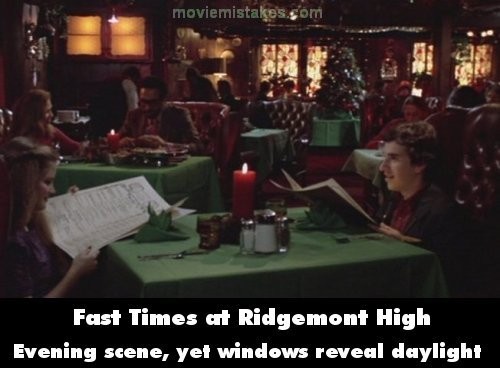 Phim Fast Times at Ridgemont High, cảnh Mark Ratner và Stacy Hamilton đi ăn tối, khán giả phát hiện thấy ánh sáng mặt trời tràn ngập ngoài cửa sổ